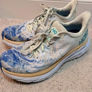 Hoka women’s Clifton 8, size 8